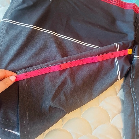 Men’s board shorts size 36 Burnside. Never worn - Picture 5 of 5